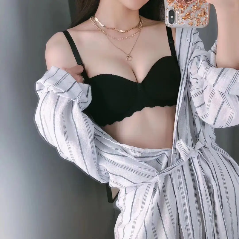 Trending Now! Korea's #1 Comfortable Breathable Seamless Bra (BUY 1 TAKE 1)