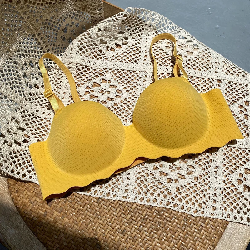 Trending Now! Korea's #1 Comfortable Breathable Seamless Bra (BUY 1 TAKE 1)