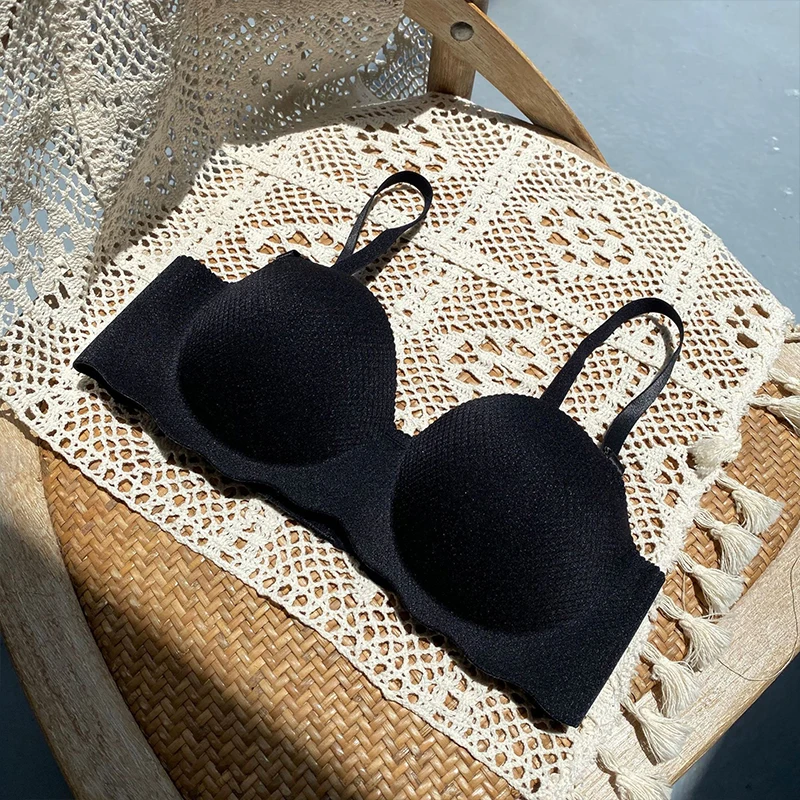 Trending Now! Korea's #1 Comfortable Breathable Seamless Bra (BUY 1 TAKE 1)